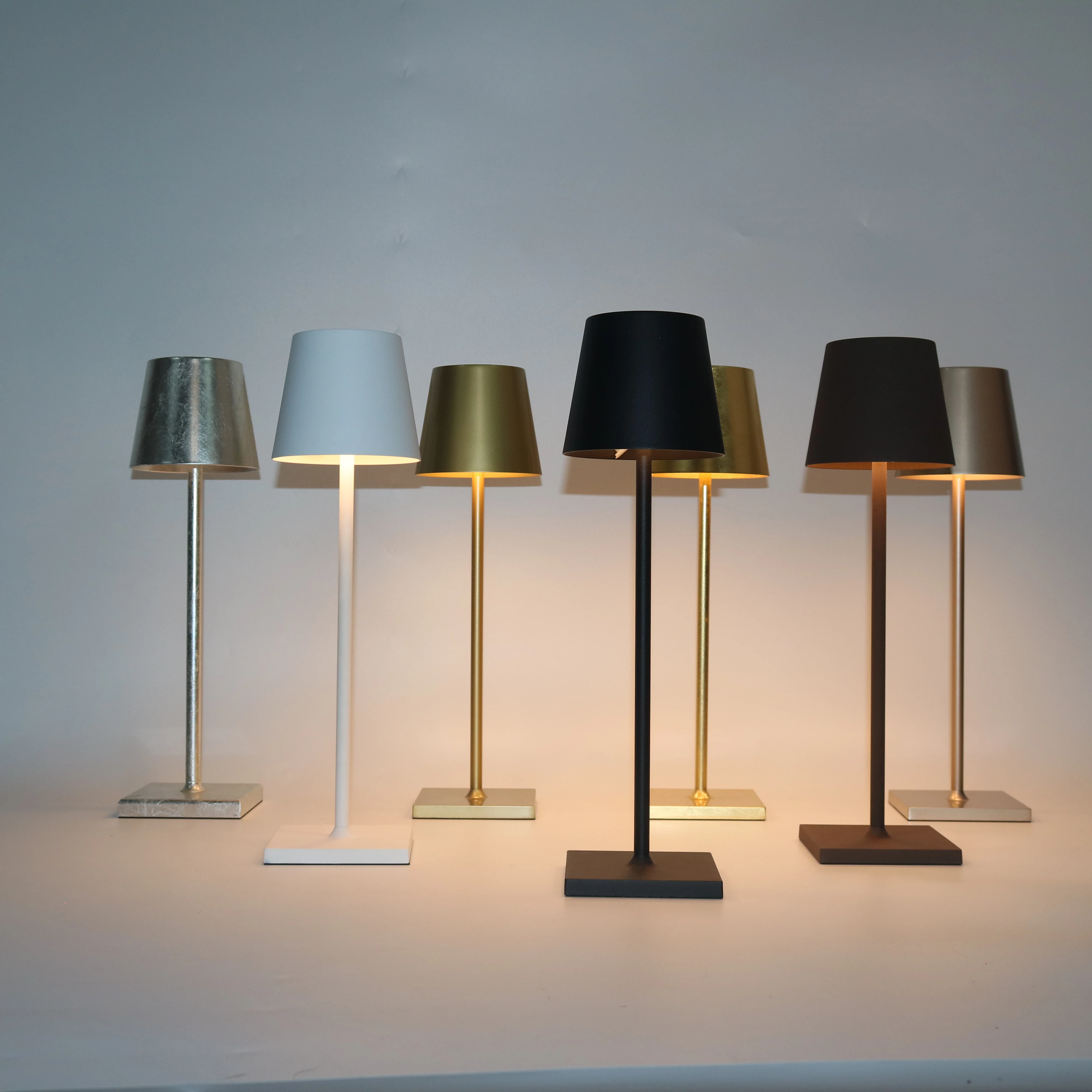 Dimmable LED Table Lamp in Aluminum, IP54 Protection, Indoor / Outdoor Use, Contact Charging Base, H38cm,USB Charge.