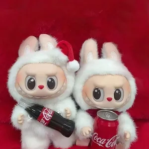 100 % otantik, Canavarlar Coca-Cola Serisi Vinil karşısında Bebek Labubu Şekil anahtarlık Kolye Dekorasyon için bir Masa Bu Noel En çok satılan 12 coca-cola anahtarlık-no. 9