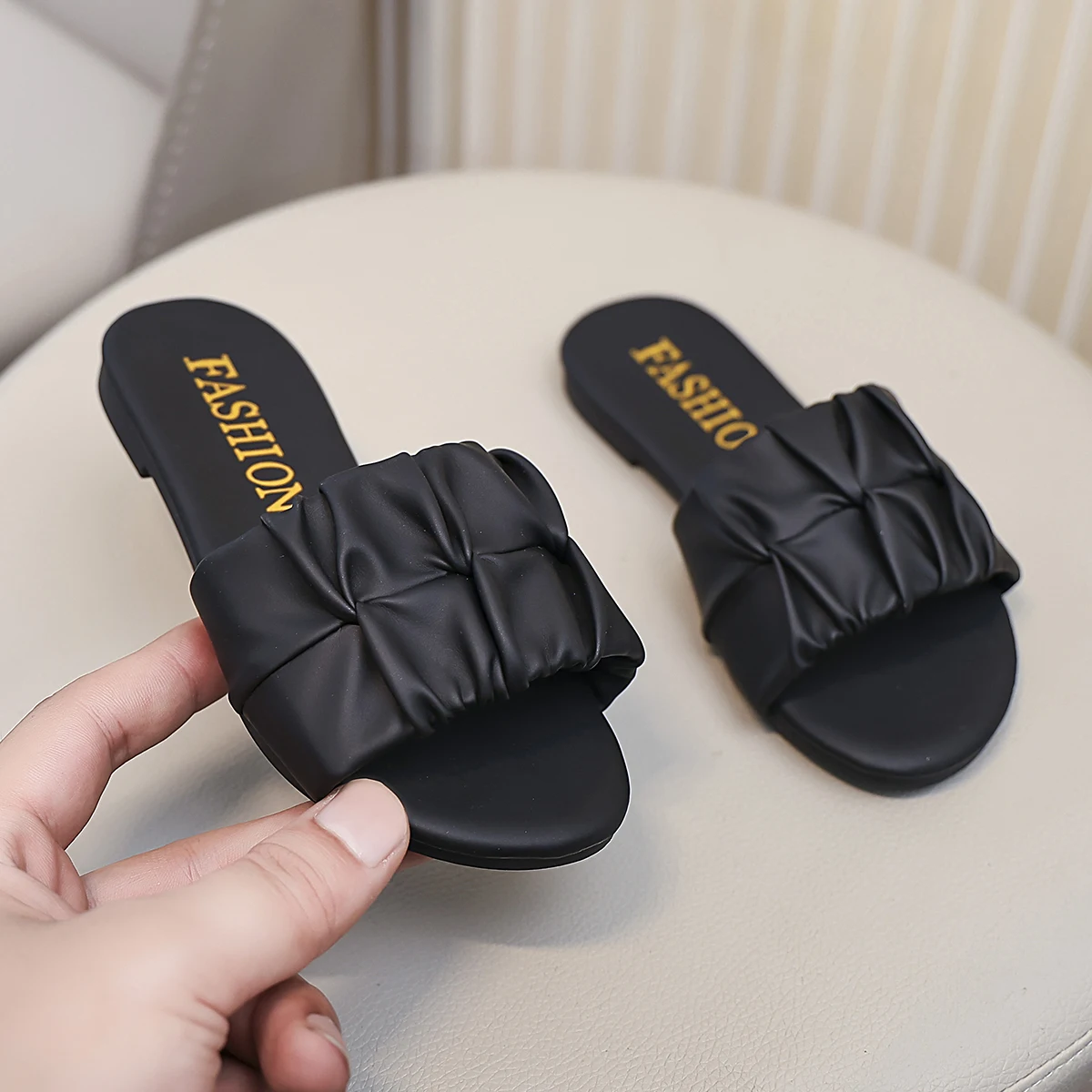 

Fashion Summer Girls Pleated Slippers Fashion Children Flats Outdoor Kids Slippers Soft Anti-Slippery Kids Beach Slides Shoes