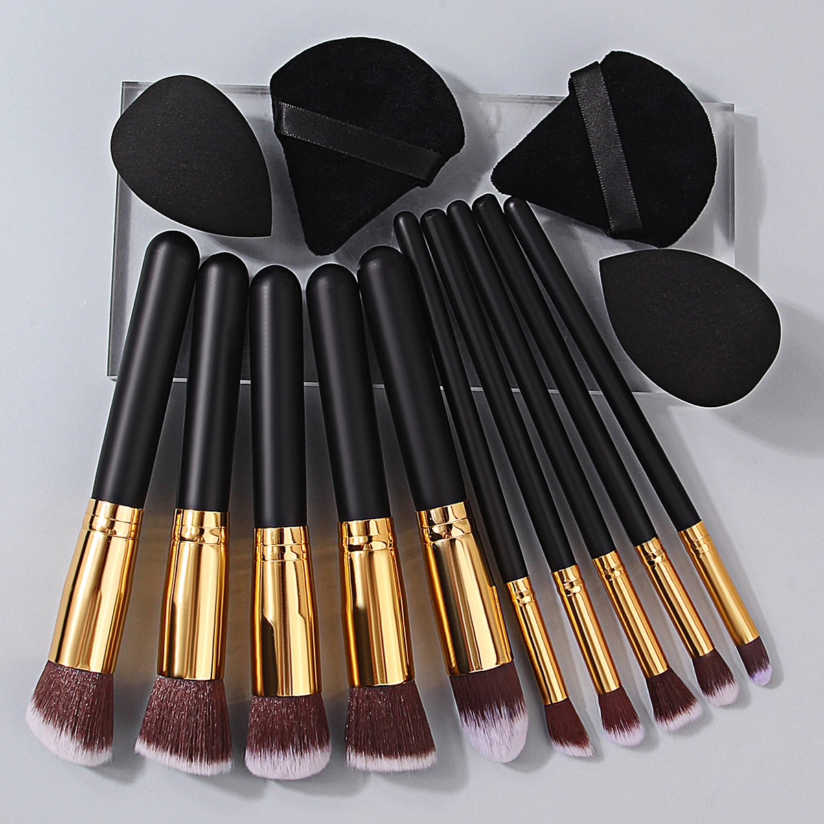 Conjunto de pincéis de maquiagem com cabo de madeira de alta qualidade, 10 peças + 2 sopros de pó triangulares super macios de dupla face + 2 ovos de esponja de maquiagem em gota de água