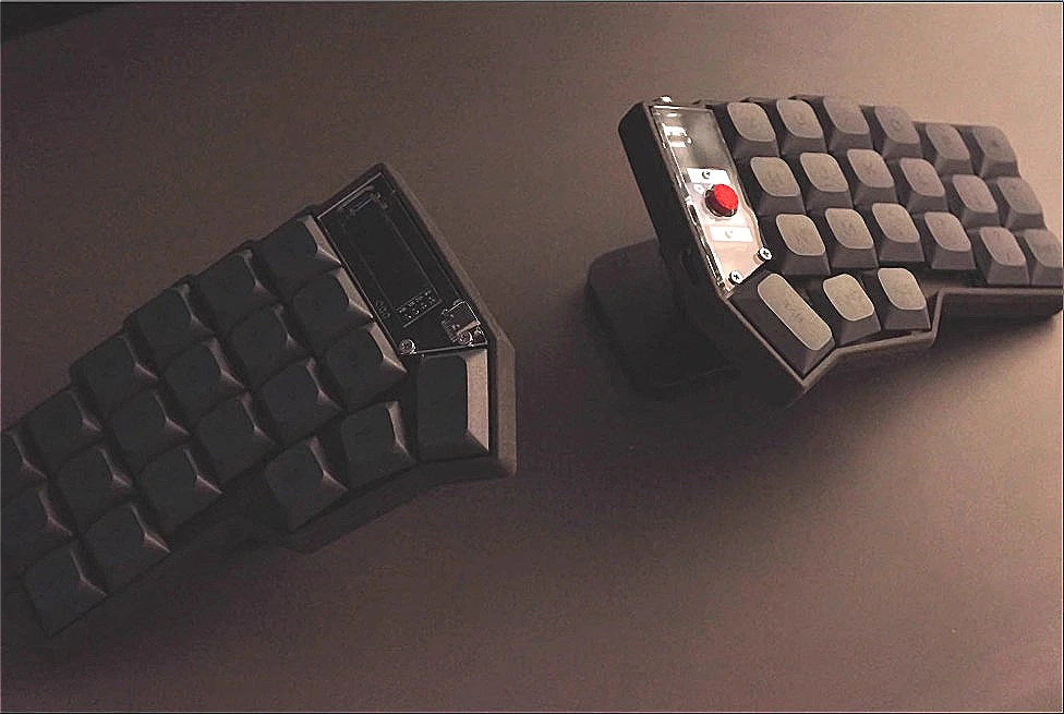 Zestaw klawiatury mechanicznej Corne Low Profile Split z małymi czerwonymi kropkami, obsługuje VIAL Hot Swap, ergonomiczne akcesoria do klawiatury gamingowej.