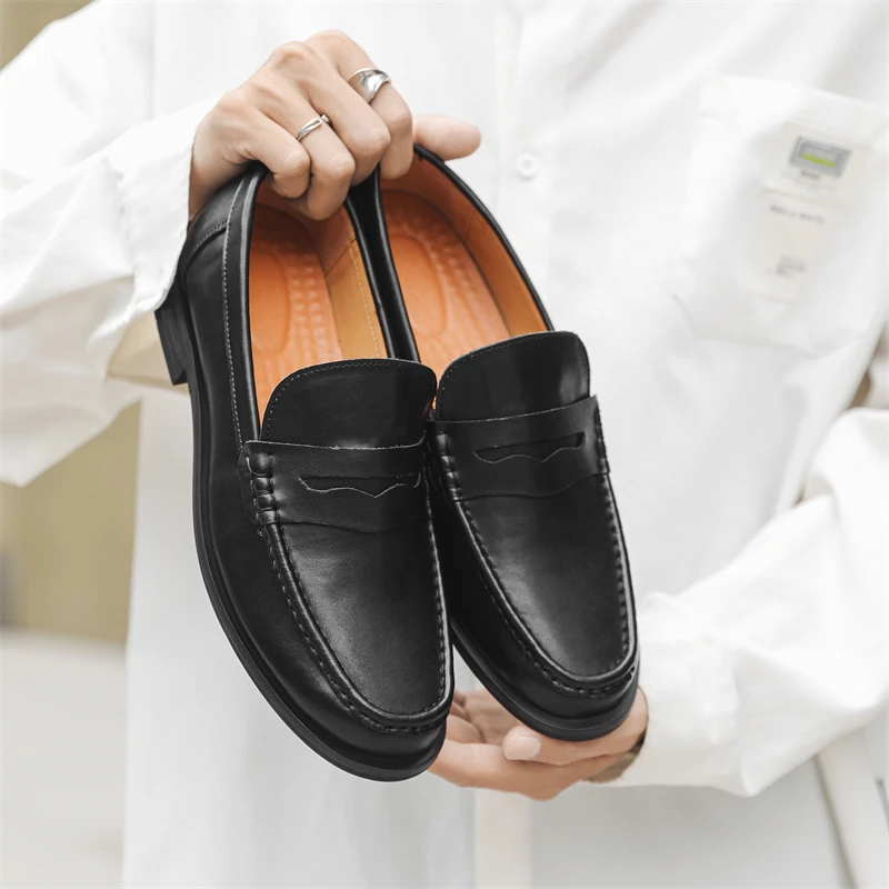 

New Men Casual Business Loafers Black Men Soft-soled One-foot Light Comfortable Fashionable Brand Small Leather Shoes Men