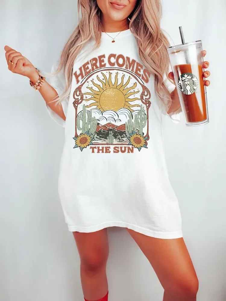 Summer Women Oversized Hippie Boho T Shirt Here Comes the Sun Graphic Tees Cotton Retro Tops Vintage Aesthetic Clothes Grunge