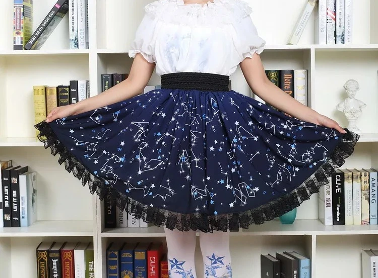 

Японская оригинальная юбка Лолита, милая и милая темно-синяя плиссированная юбка с принтом звездного неба, кружевная готическая юбка с принтом Y2K, женская юбка для косплея