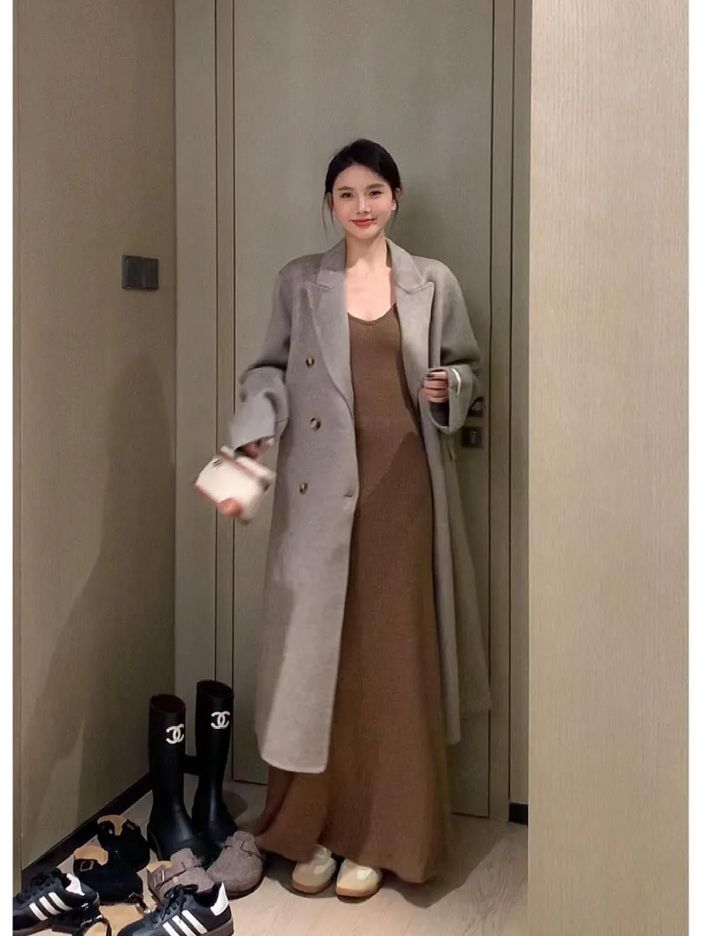 ‌ فستان نسائي محبوك - رقبة على شكل حرف V متوسط الطول، فستان متوسط الطول بدون أكمام للتخسيس، قطعة طبقات للخريف والشتاء