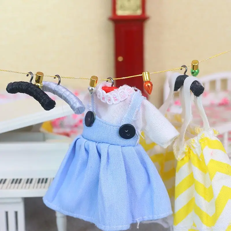 4Pcs Set of 1/12 Dollhouse Miniature Coat Hanger, Role-Play Toy, Micro Scene Photography Prop, Dollhouse Decorative Furniture