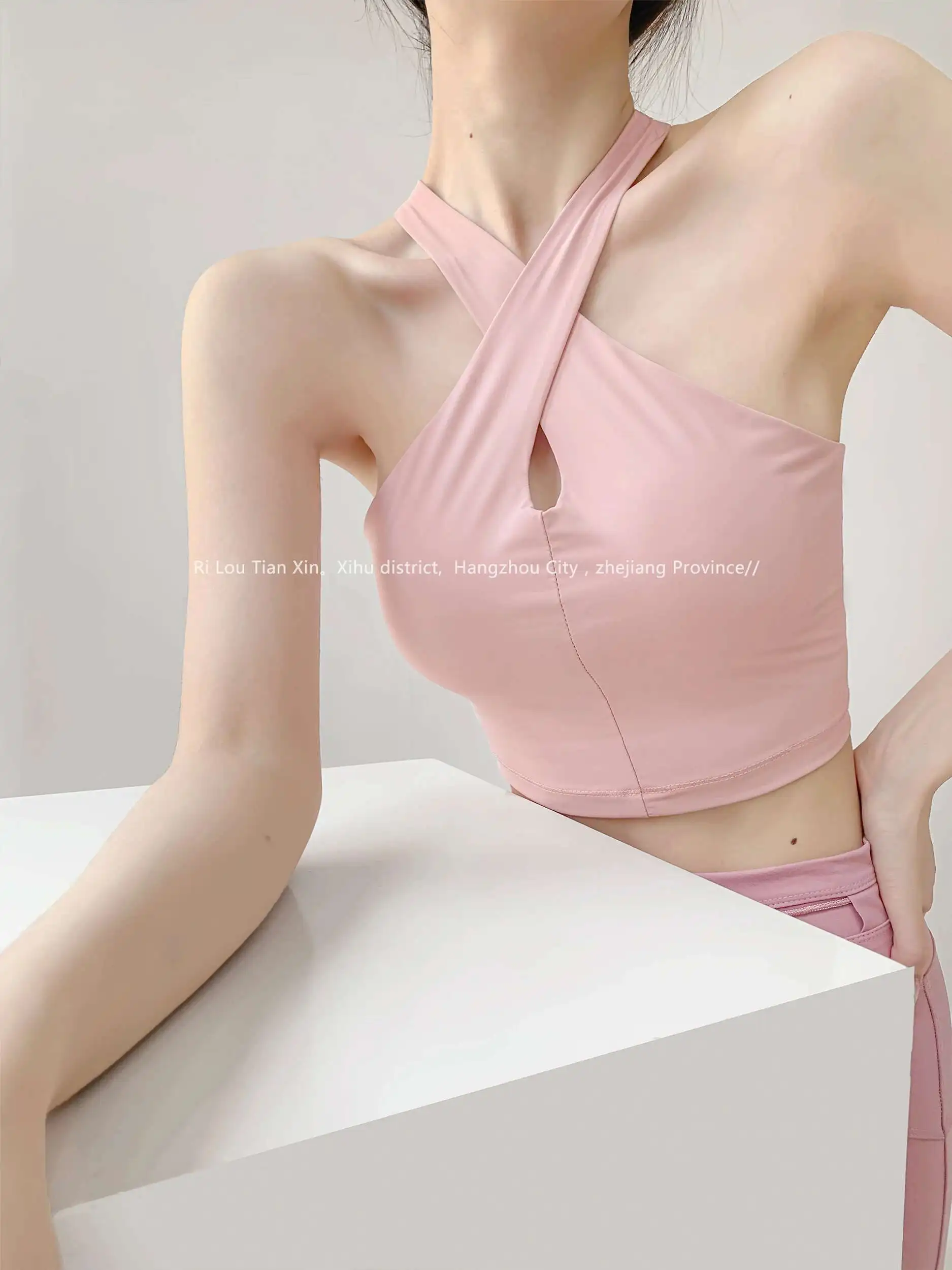 

2024 Summer New Sexy Hollow Cross Hanging Neck Sling Vest Women Short Style With Chest Cushion Cinching Waist Solid Top JE14