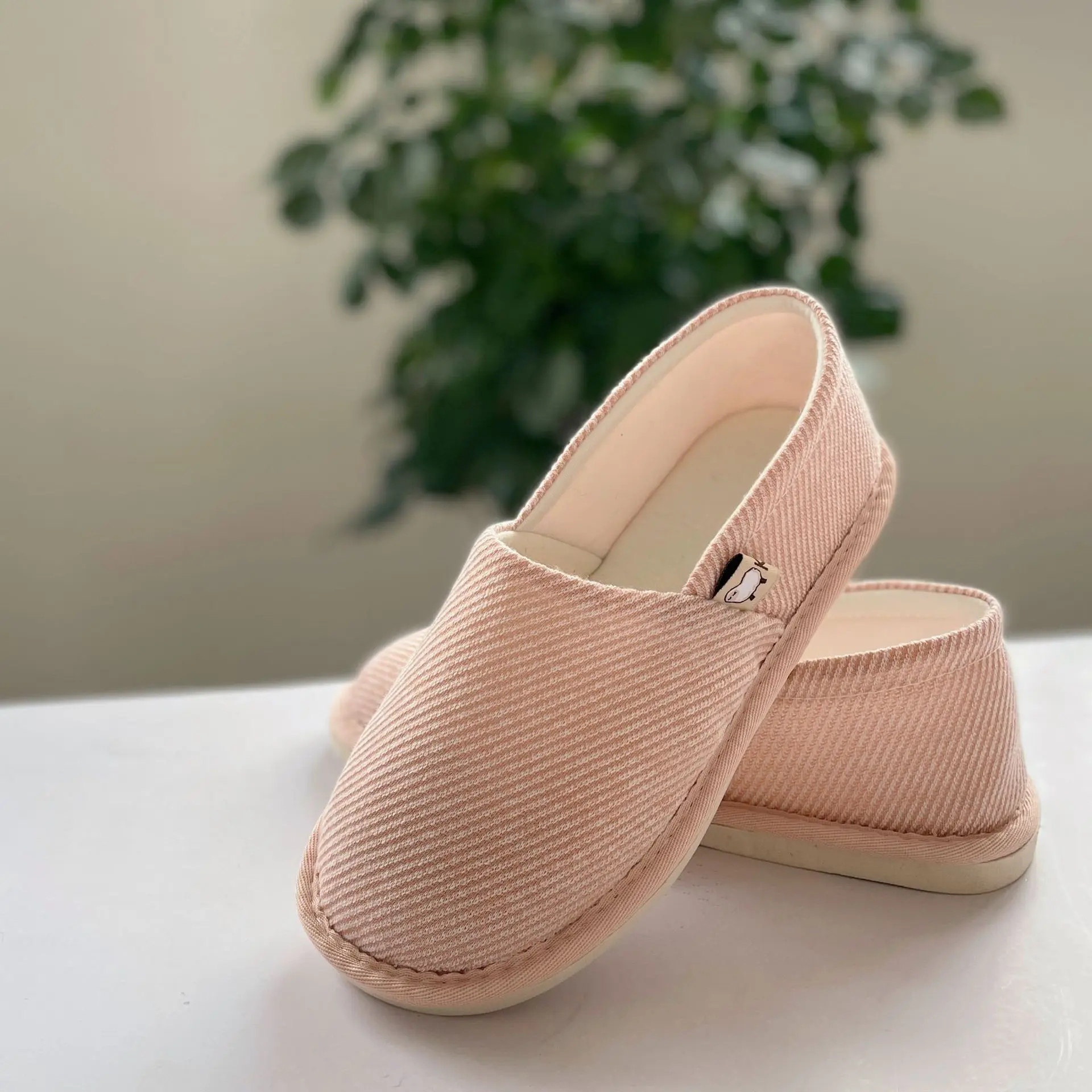 

Large Size Cotton Slippers for Spring with Quiet Air Inflation Soft Sole Comfortable Home Footwear