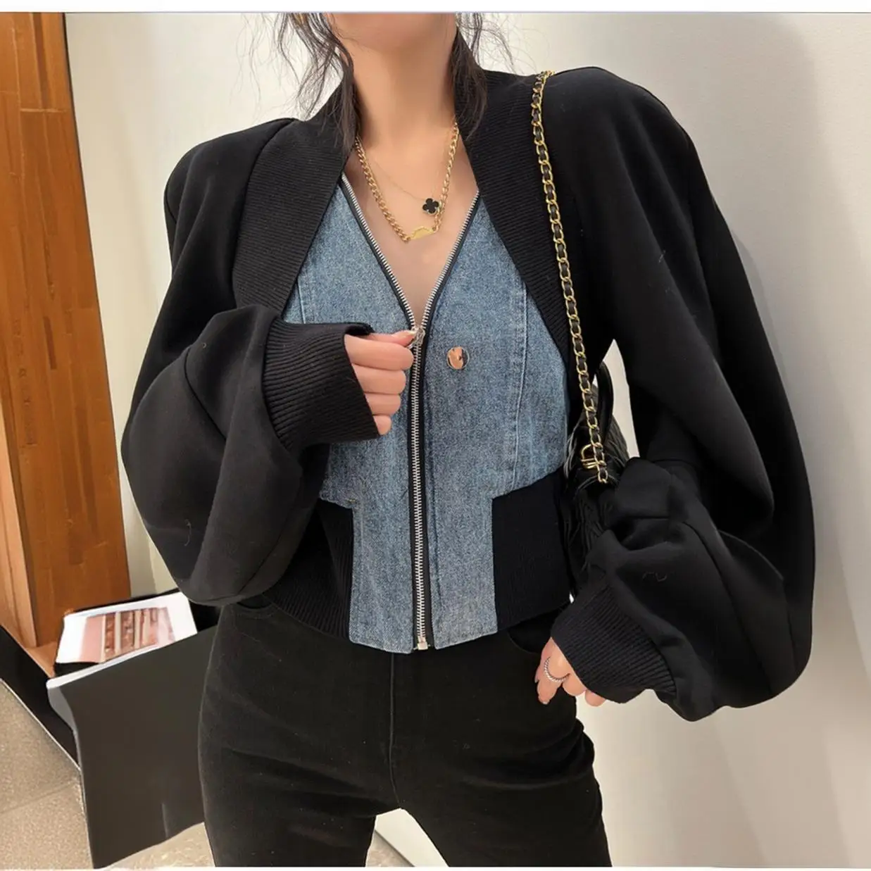 

SuperAen 2024 Autumn Design Niche Black Denim Splicing Long Sleeved Short Jacket Women's Fake Two-piece Cardigan Jacket