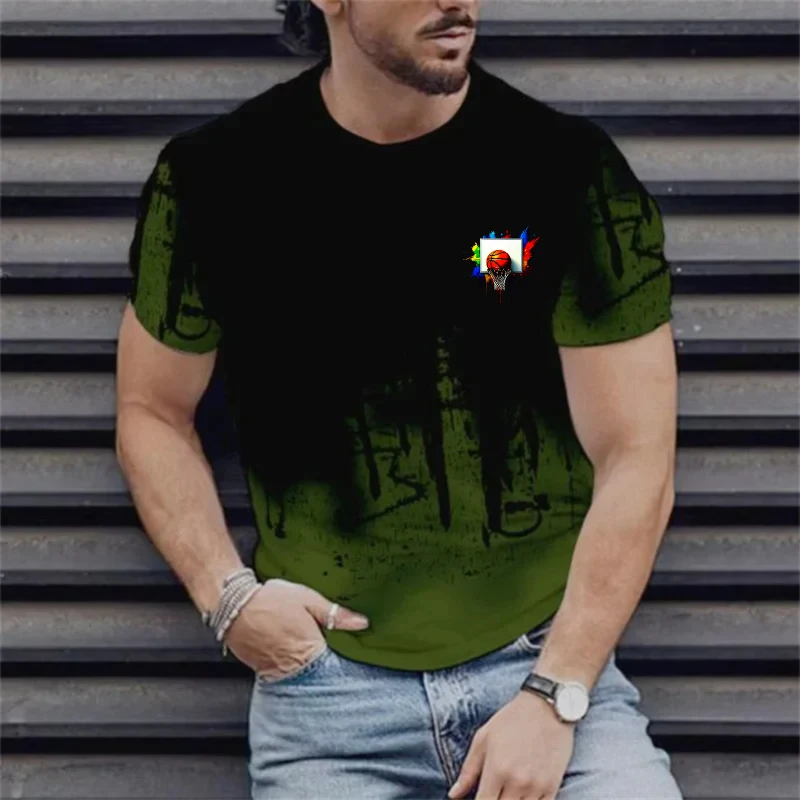 تي شيرت رجالي بمشهد الغابة السوداء مع نمط مطبوع عليه طائر ملون