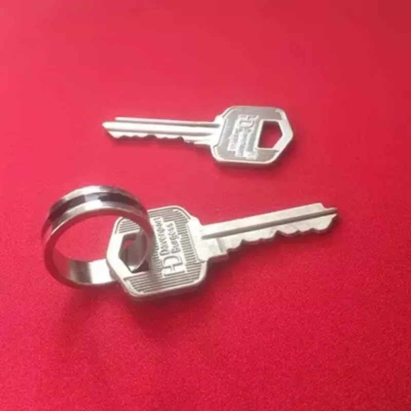 

The Key (Gimmicks and Online Instructions) - Silver Magic Tricks Magician Close Up Magie Props Amazing Key Linking Magia Funny