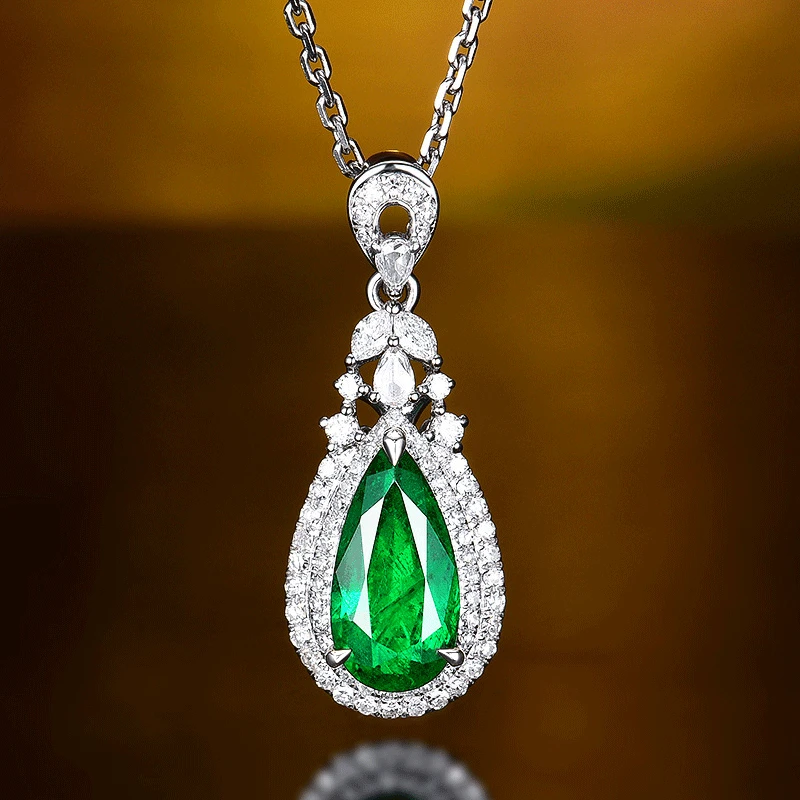 2024 Fashion Girls Pendant Necklace with Bright Green Crystal Stone Wedding Anniversary Statement Jewelry for Women Wholesale