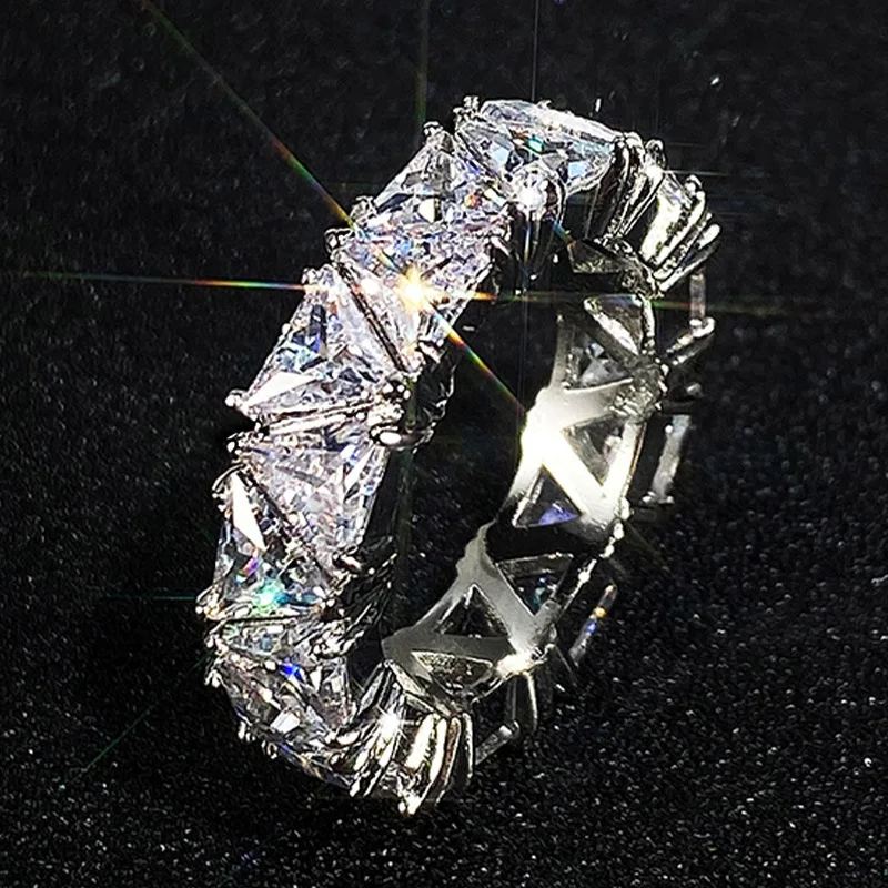 Luxuriöser Ring aus 925er Sterlingsilber, dreieckiger Zirkonring mit AAA-Zirkonkristall, Verlobungsschmuck, Geschenk für Frauen