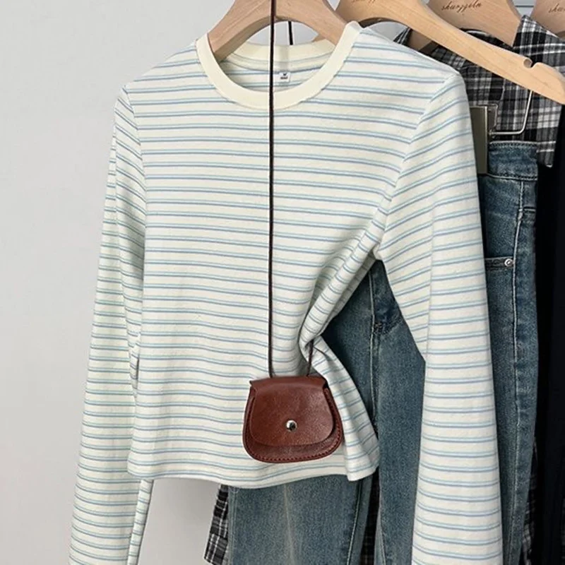 

Blue White Striped Long Sleeved T-shirt Women Spring Autumn 2025 College Style Round Neck Top French Style Loose Versatile Tee