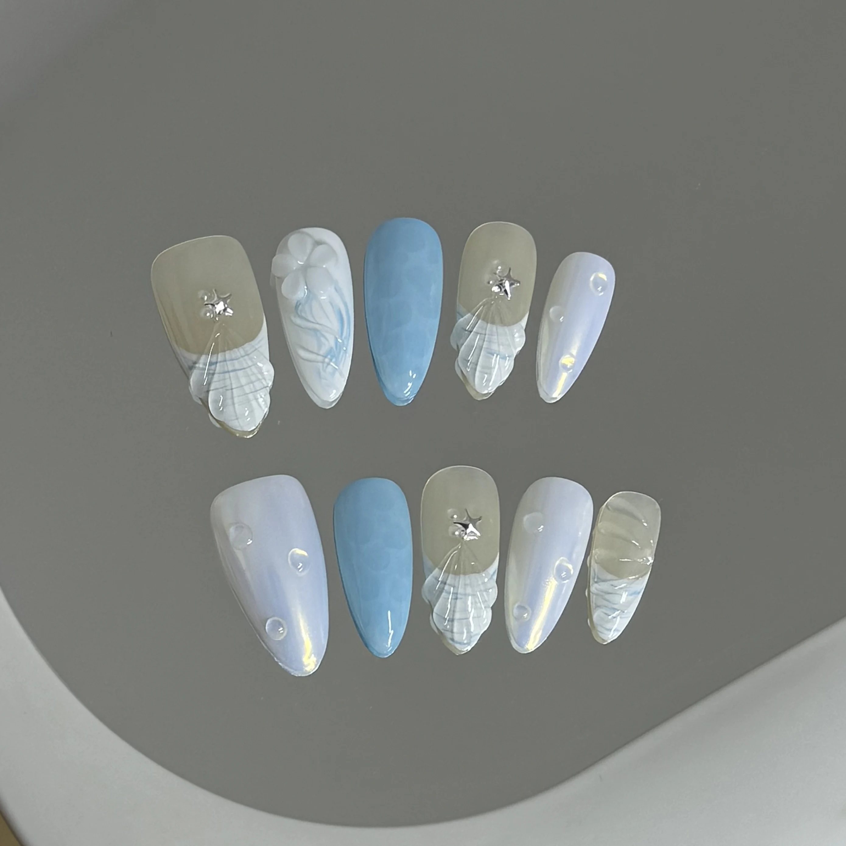 10 قطعة الصحافة اليدوية على الأظافر الضوء الأزرق اللوز أطراف الأظافر وهمية مع ثلاثية الأبعاد منحوتة الزهور يمكن ارتداؤها Ins الحلو الأظافر الكورية كاذبة #1