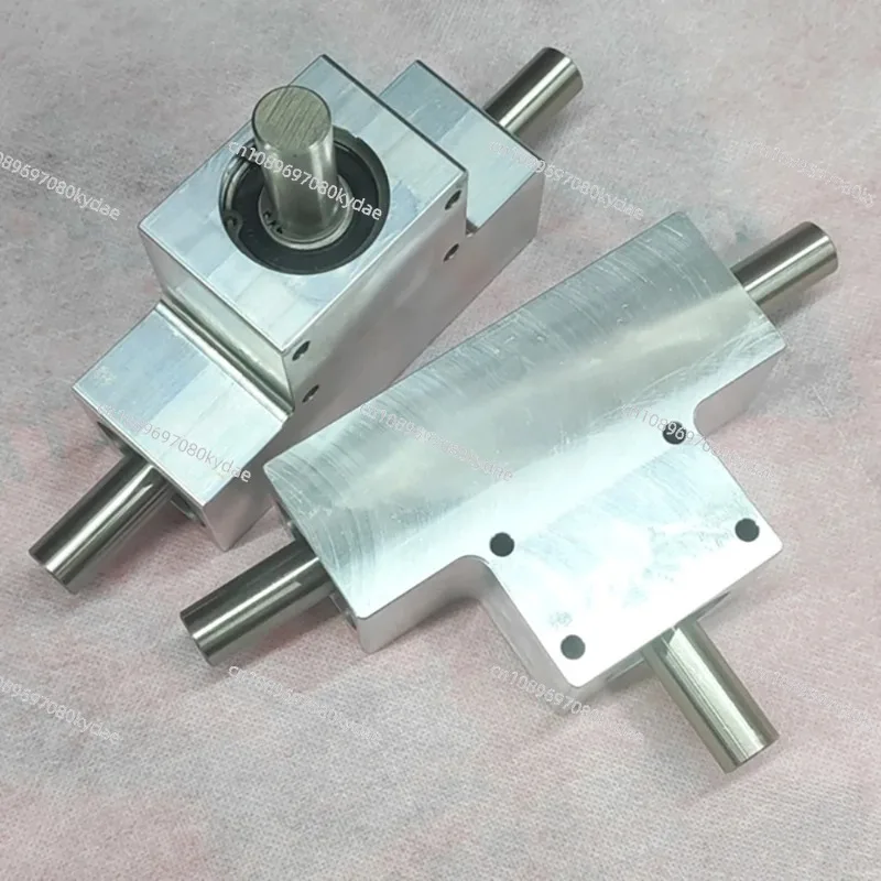 Compact 90 Degree Right Angle Spiral Bevel Gearbox 1:1 Ratio Single/Dual Output 15mm Shaft Diameter