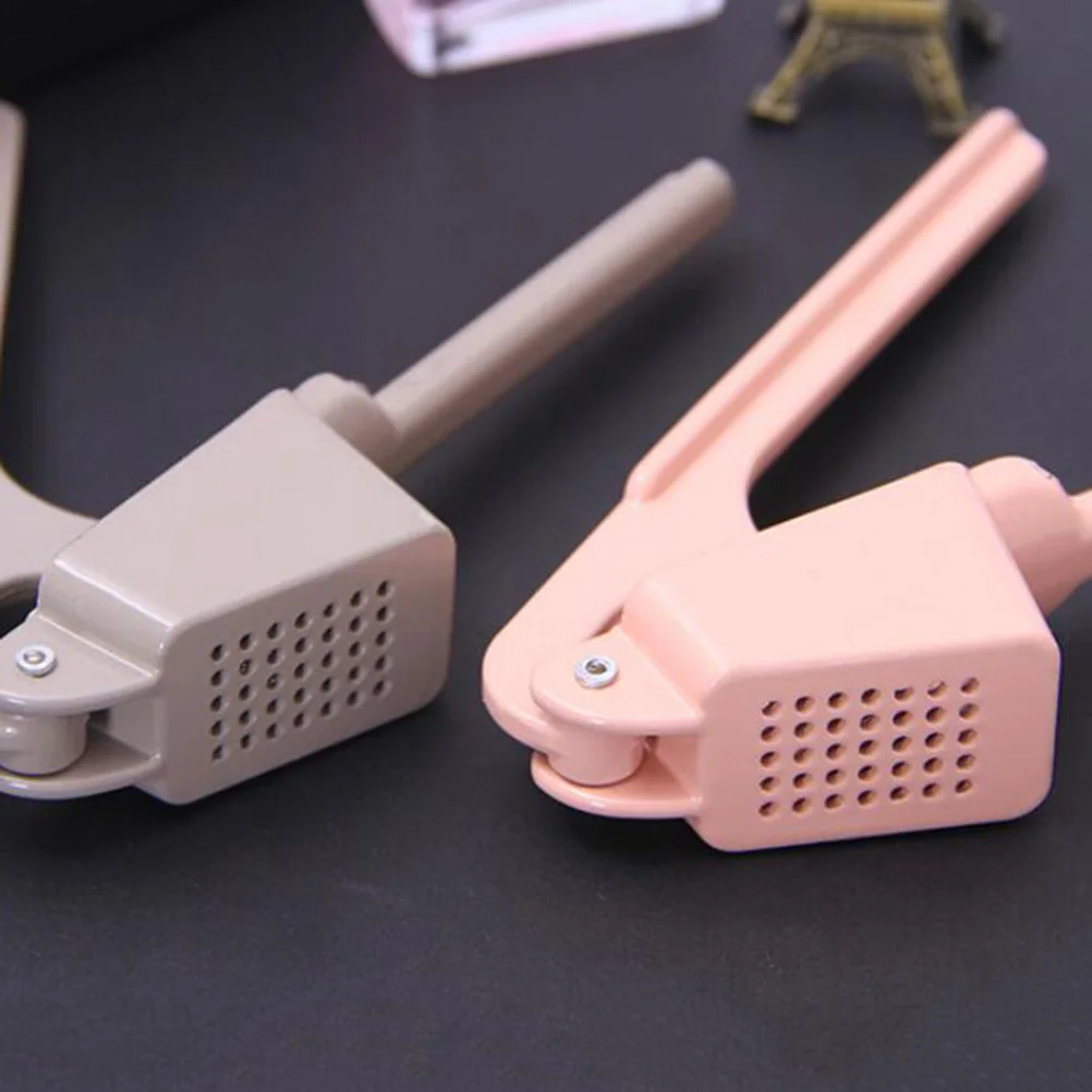 

Alloy Garlic Press Large Chamber Ergonomic Non-Slip Handle Multifunction Mincer For Garlic Ginger Nuts Pink Kitchen Tool