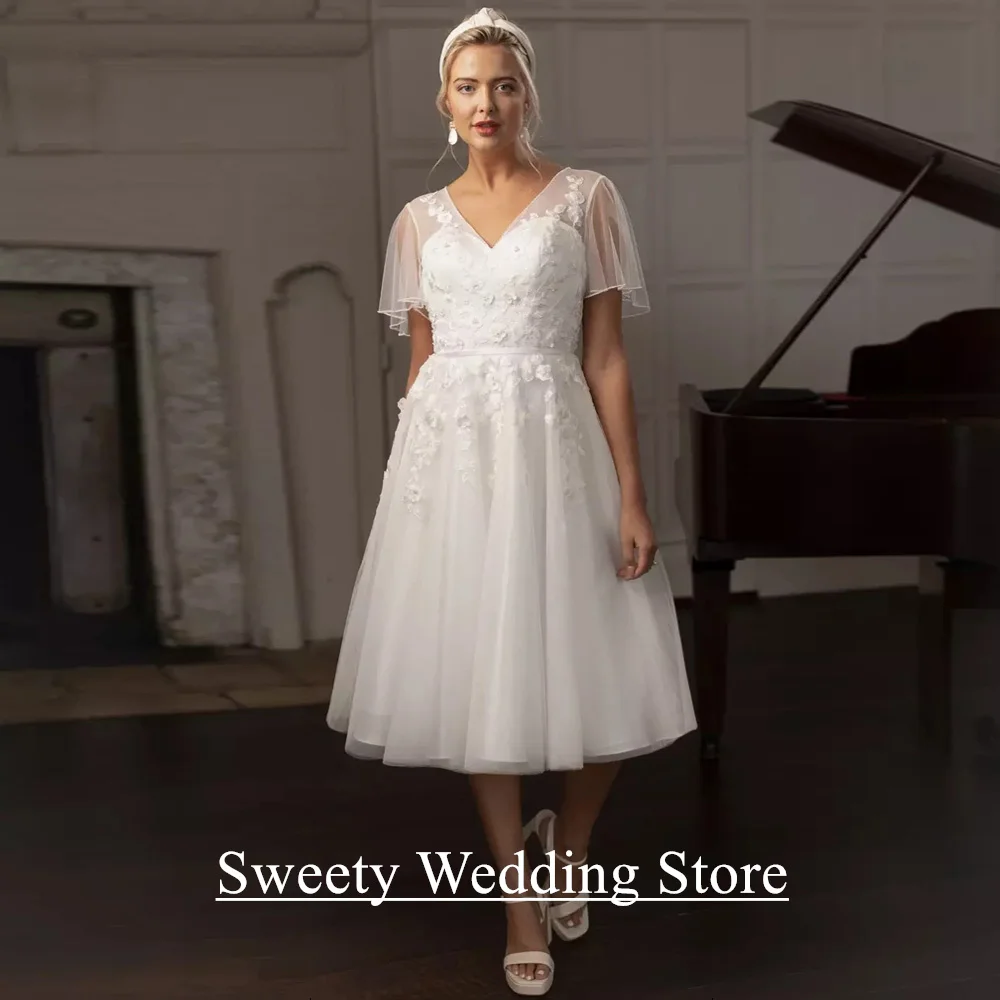 Klassisches Hochzeitskleid in Teelänge, maßgeschneidert, kurze Ärmel, V-Ausschnitt, Perlenapplikation, A-Linie, Brautkleid in Übergröße für die Braut