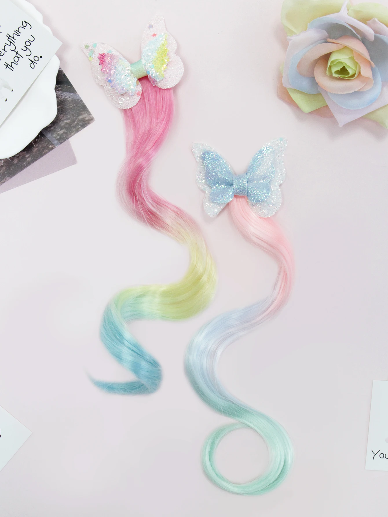 وصلة شعر لامعة على شكل فيونكة ملونة متدرجة، حزمة شعر صناعية، مشبك شعر على شكل فراشة لامعة مع خصلات شعر مرفقة