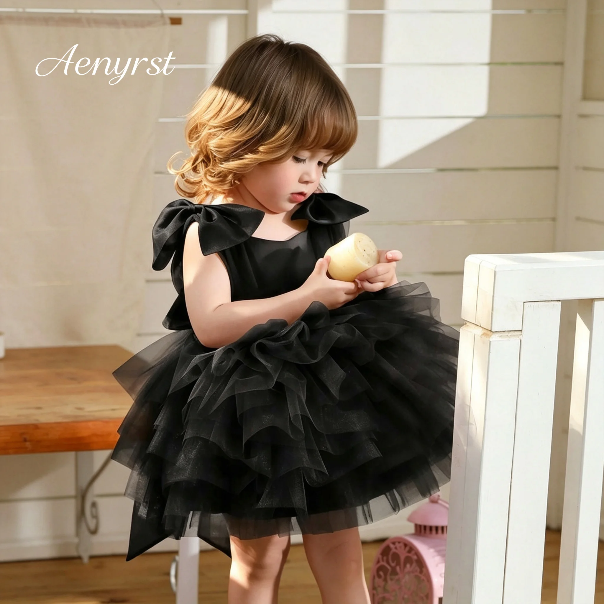 Luxury Tulle Flower Girl Gown Elegant V Neck Bow Strap Multi Ruffle Short Kids Pageant Party Dress