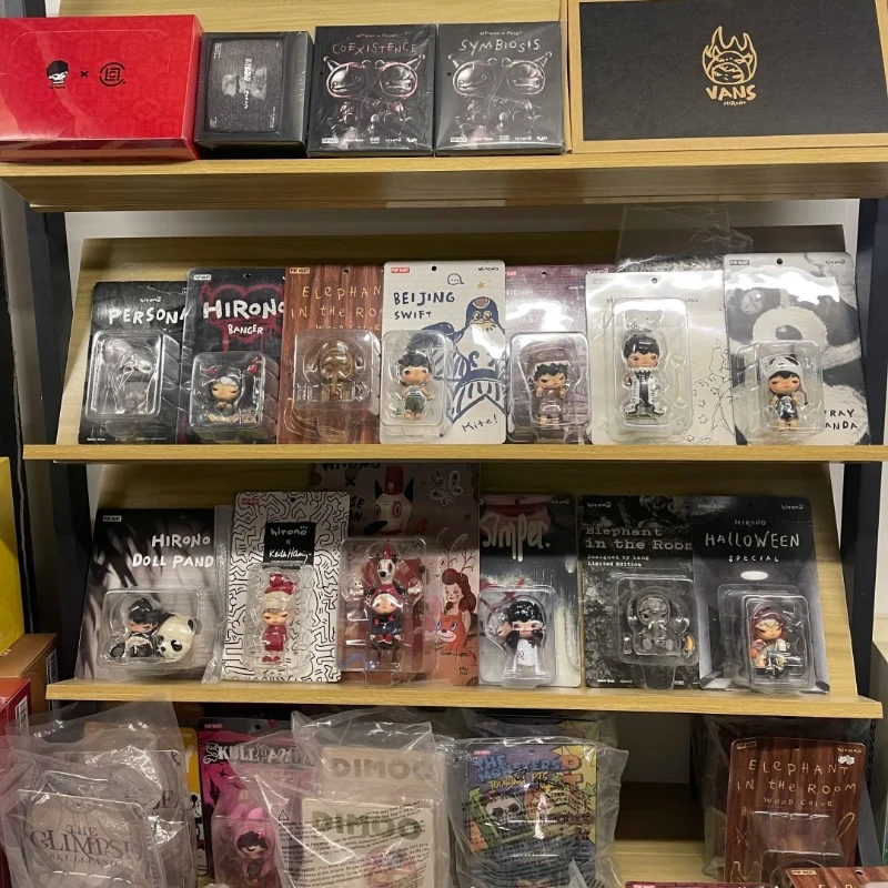 

Продукт POPMART Hirono Big Family Комбинированная серия Подвесная фигурка-карточка Ограниченная серия Художественные детали Коллекционная игрушечная фигурка