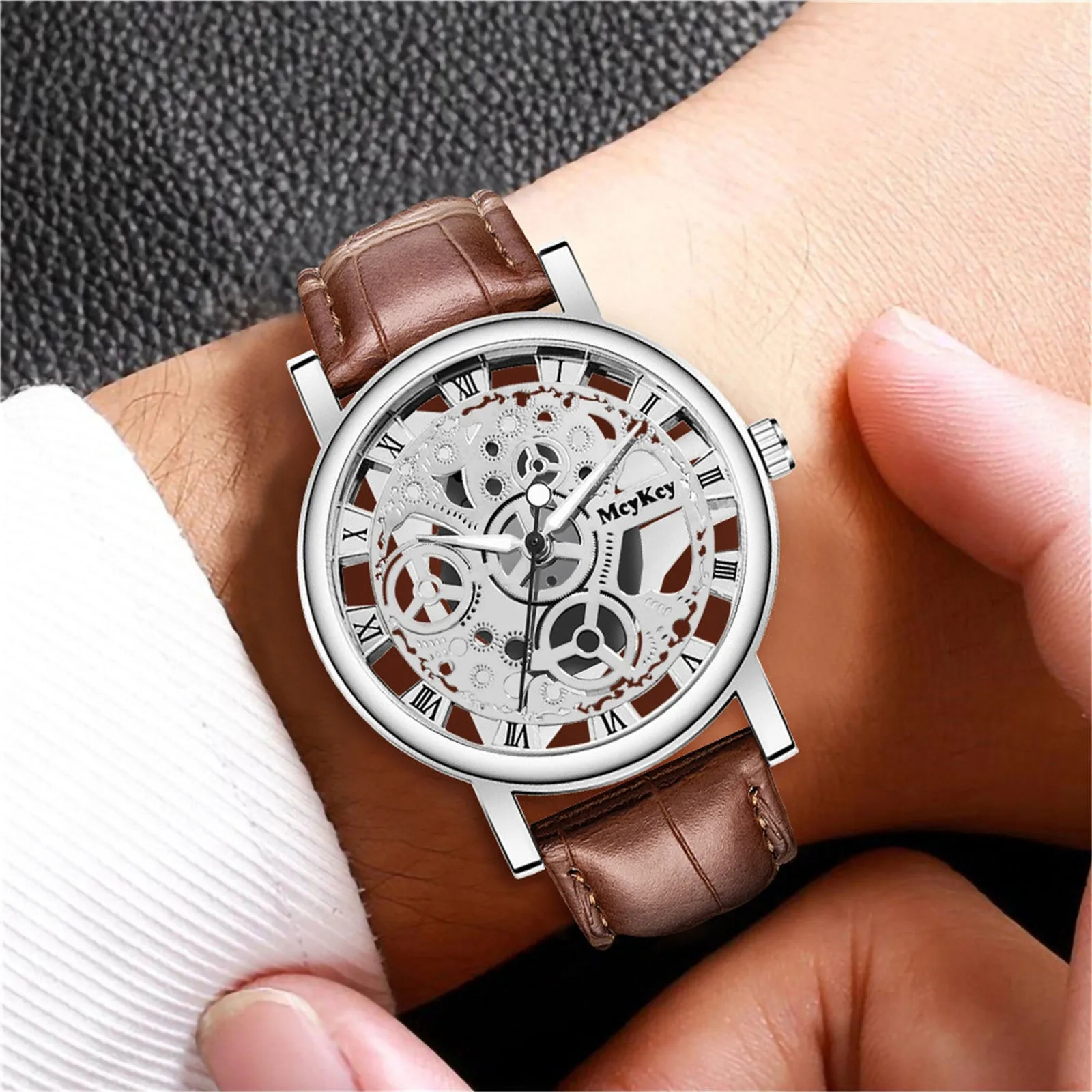 

Men Vintage Watches Leather Strap Sports Business Watch Fashion Casual Round Pointer Hollow Quartz Watches Reloj Hombre