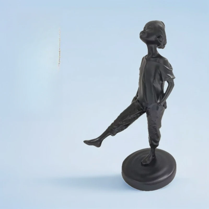 

Resin statue figurine of a little girl, home decoration item, festival gift, entrance hall and living room modern sculpture
