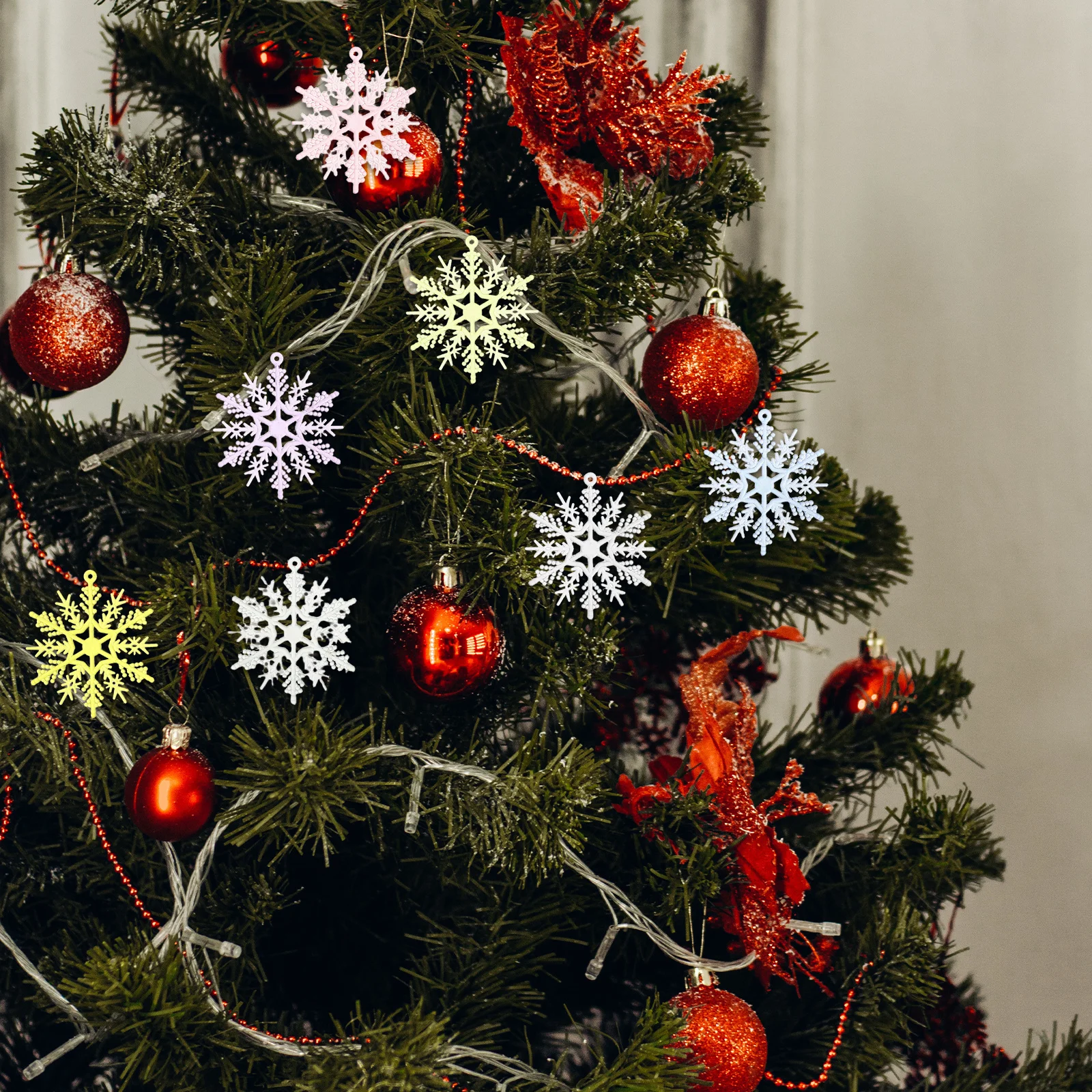 

70Pcs Colorful Snowflake Ornaments Plastic Christmas Tree Decorations Lightweight Hanging Winter Wonderland Party Supplies