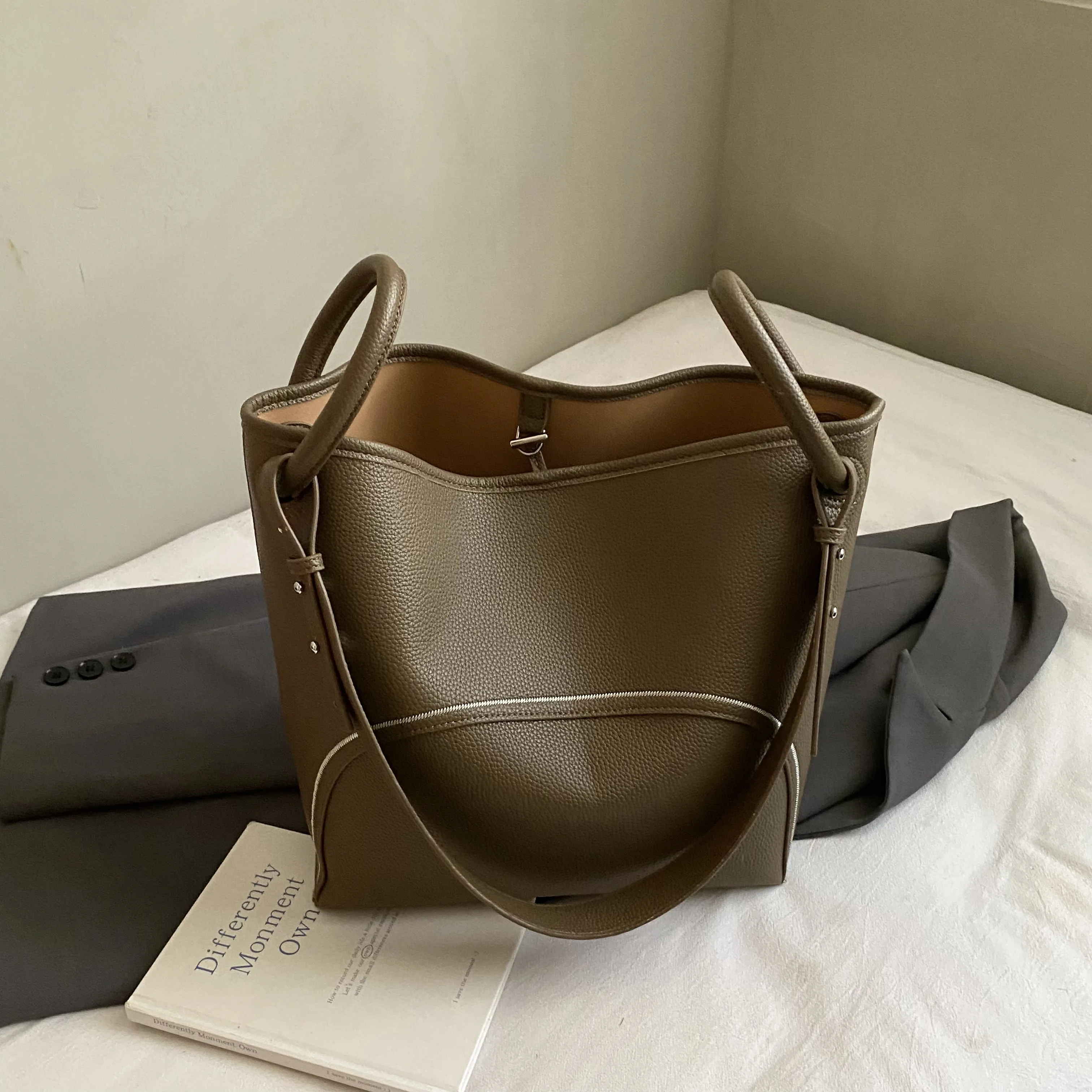 

New Luxury Design Basket Tote Fashion Big Capacity PU Crossbody Bags Women's Handbag Autumn Winter Armpit Shoulder Purse