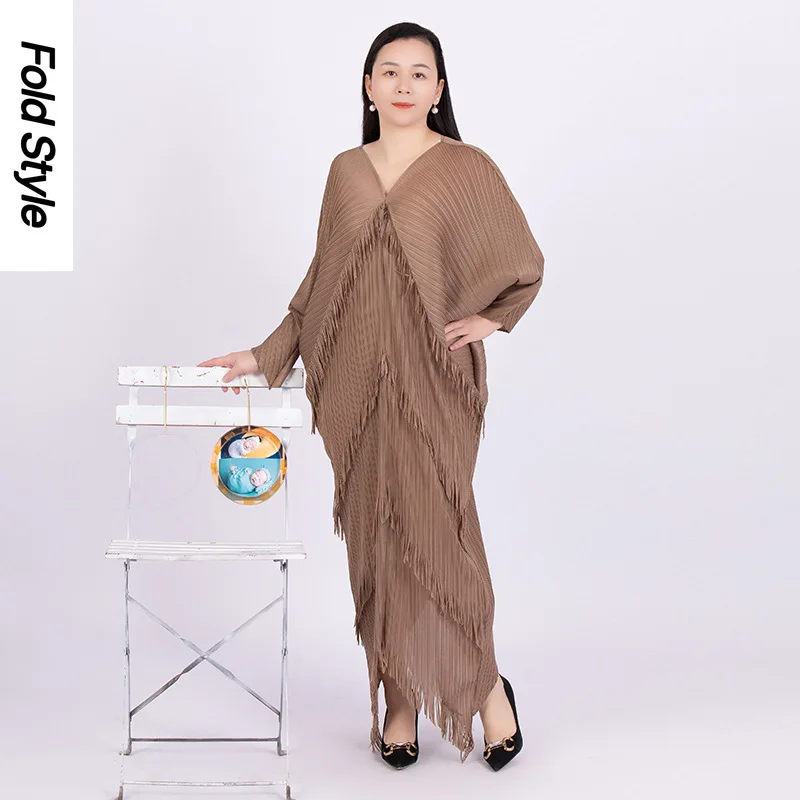 

2024 Autumn New Miyake Solid Color Fringed V-neck Temperament Loose Women's Dress