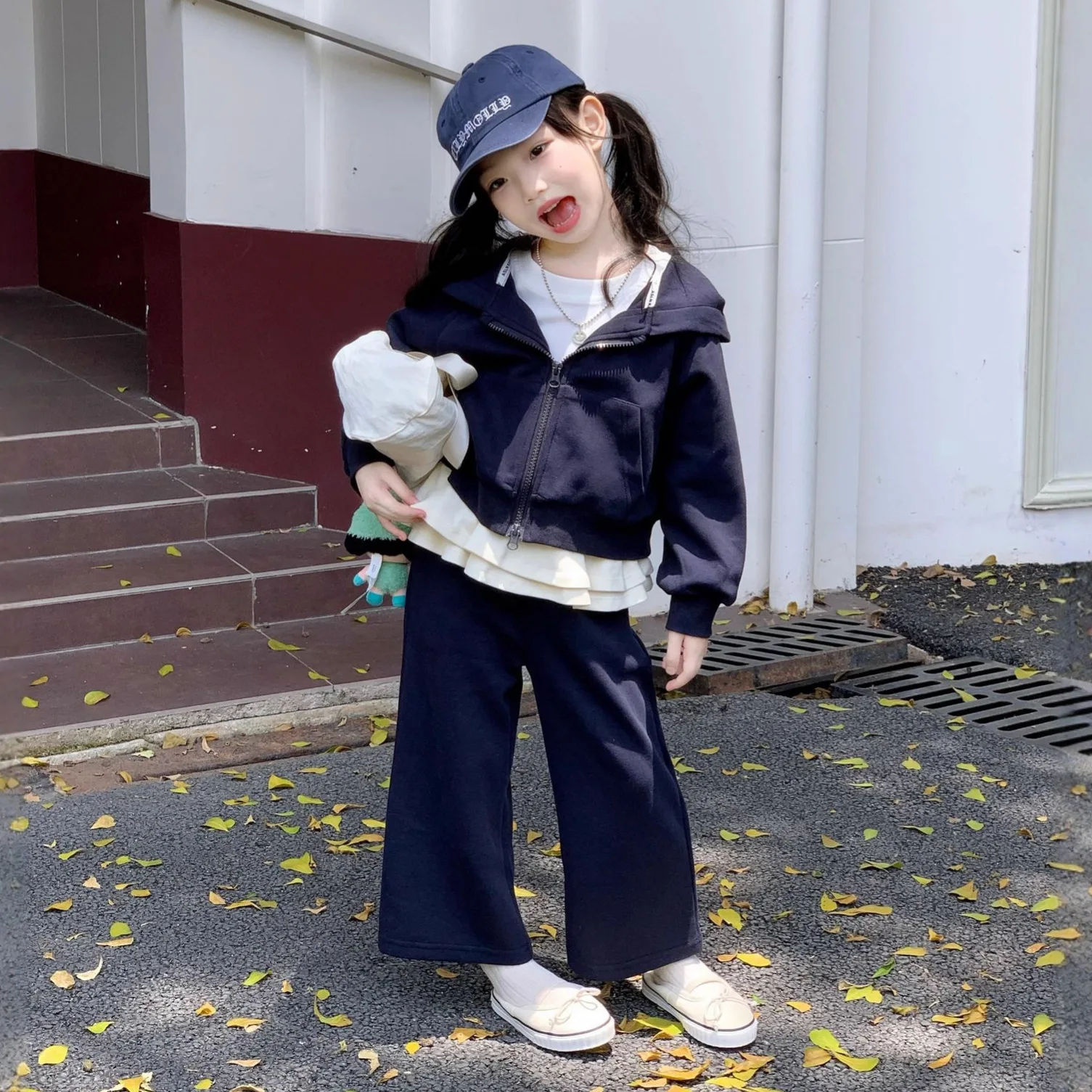 

Костюм для девочек, осень 2021, новинка для детей 2–7 лет, корейская версия, повседневная куртка, искусственные две брюки-кюлоты, рубашка