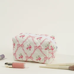 Borsa per il trucco da viaggio floreale con fiocco carino con borsa da toilette con cerniera borsa per il trucco trapuntata in cotone grande per le ragazze delle donne