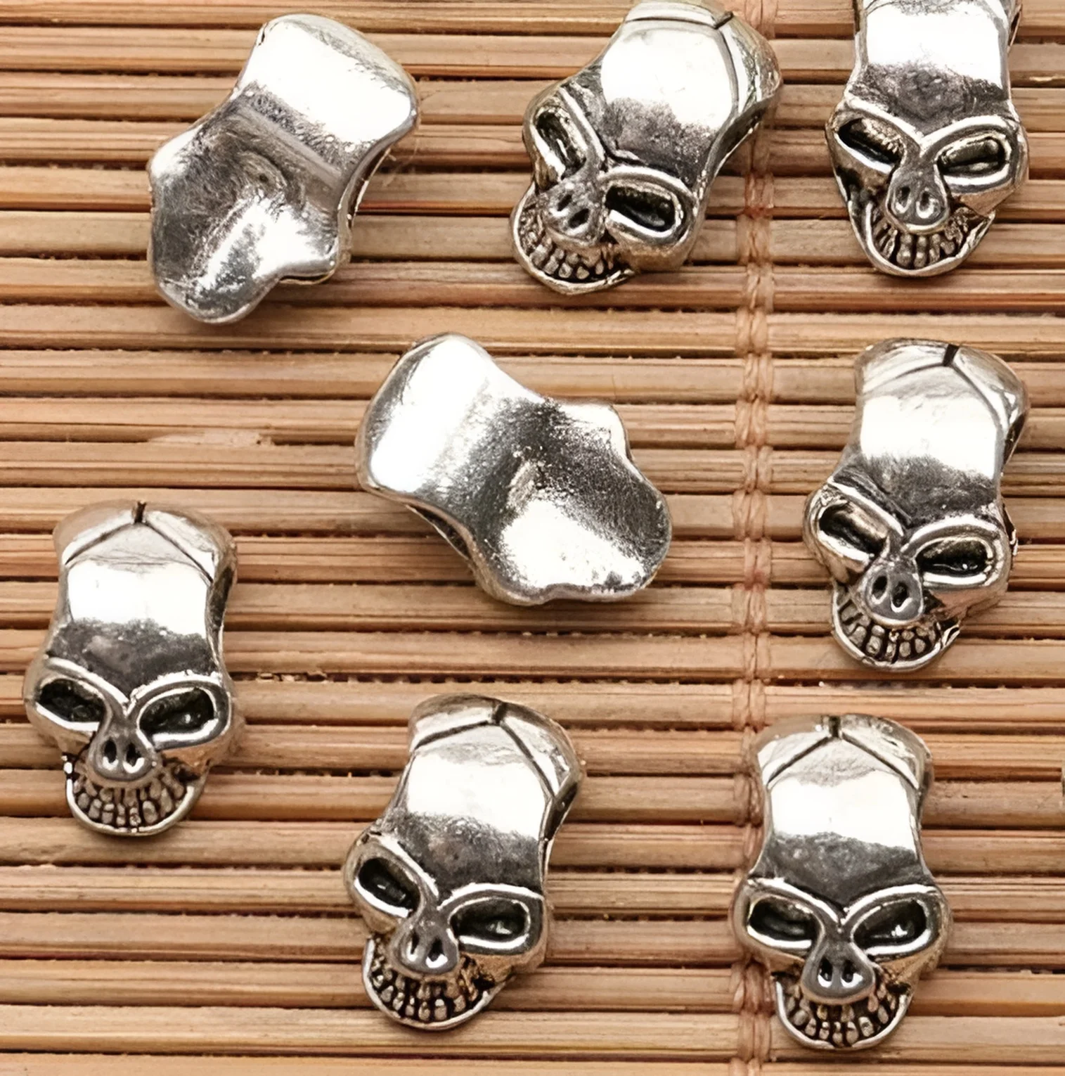 

20pcs 11x6mm, hole 3mm Alloy matel skull head spacer beads HWH0423