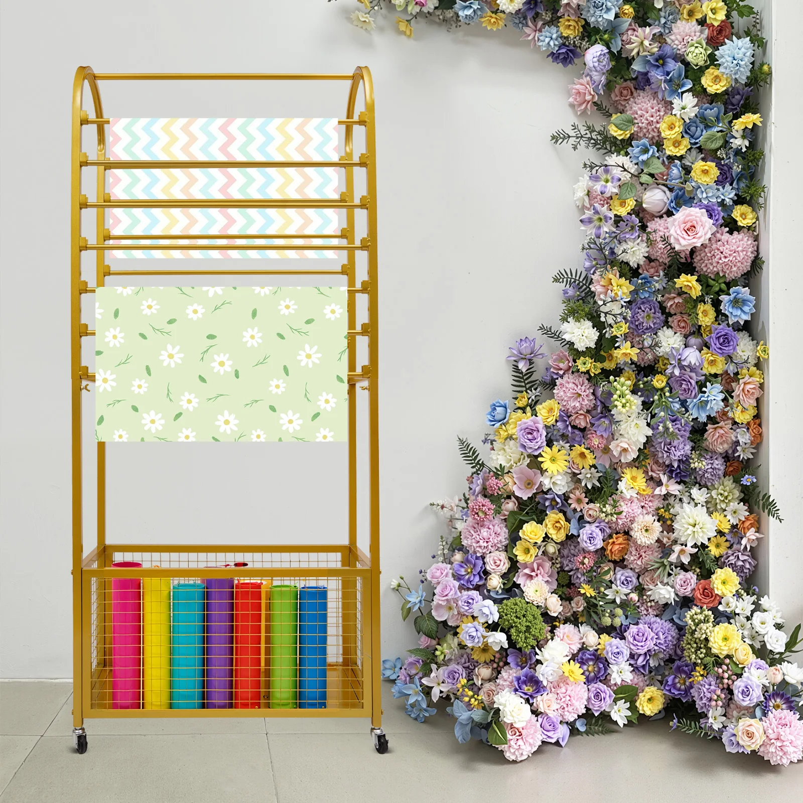 

Стеллаж для хранения золотой железной ленты премиум-класса с 15 регулируемыми стержнями и 4 колесами, сверхмощная емкость 110 фунтов для магазинов и бутиков поделок