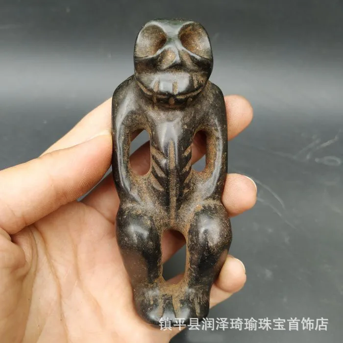 

Hongshan Culture Meteorite Meteorite Skeleton Man Pendant Natural Jade Handle Piece Can Absorb Magnets