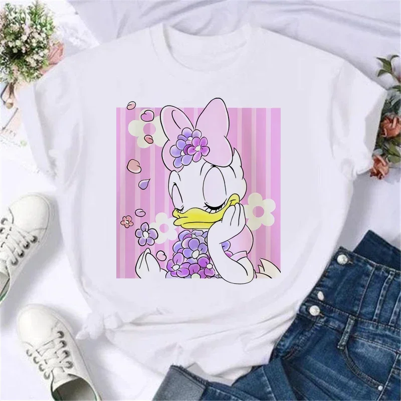 

Mickey and Minnie Family Vacation T-Shirt for Women Kawaii Donald Duck Daisy Print T-Shirt Casual Cute Women's T-Shirt