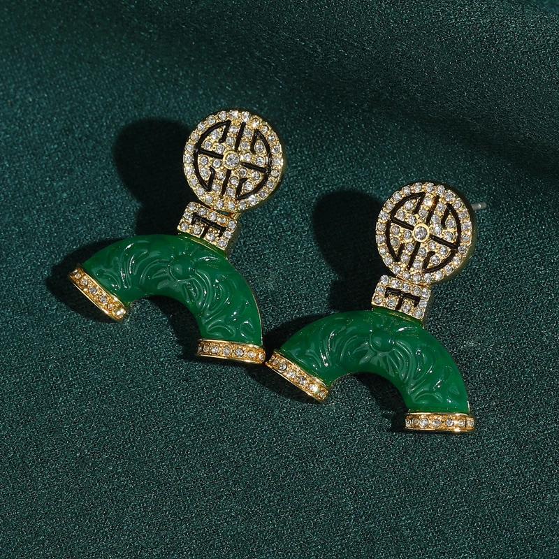 

Hollow Antique Gold Plated Circle Earring Pendant Half Round Green Agate Vintage Charm Jewelry Female Accessories Birthday Gifts