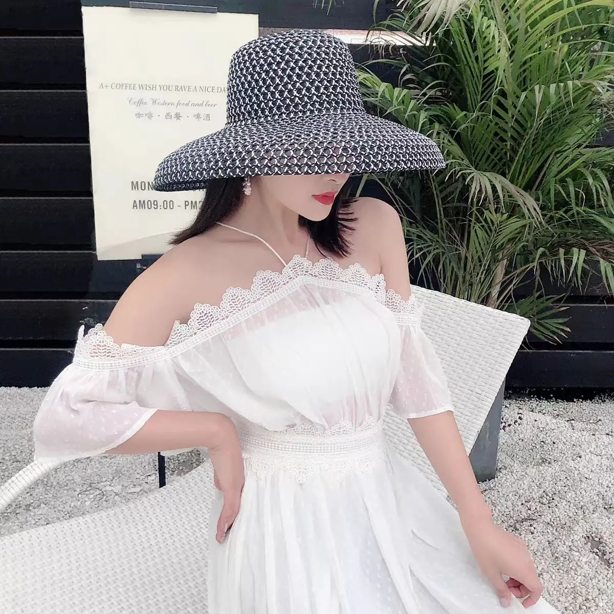 

Wide-brimmed straw hat summer bright silk lampshade mesh sun hat French Hepburn concave top hat outdoor beach sunscreen hat