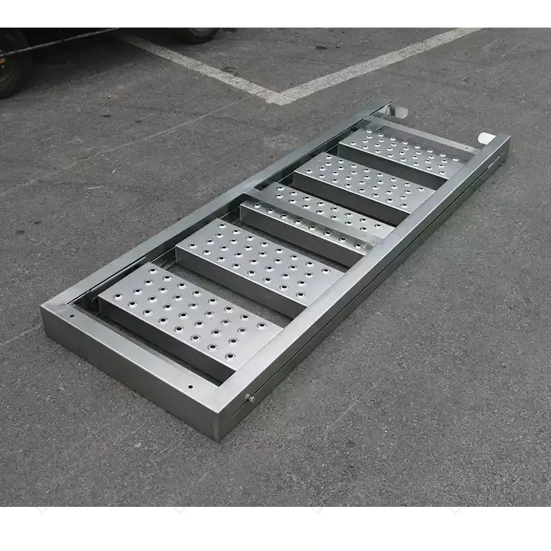 Heavy‑Steel Folding‑Step‑Stool‑Ladder For Truck‑Tailgate Vehicle Loading Climbing Accessory