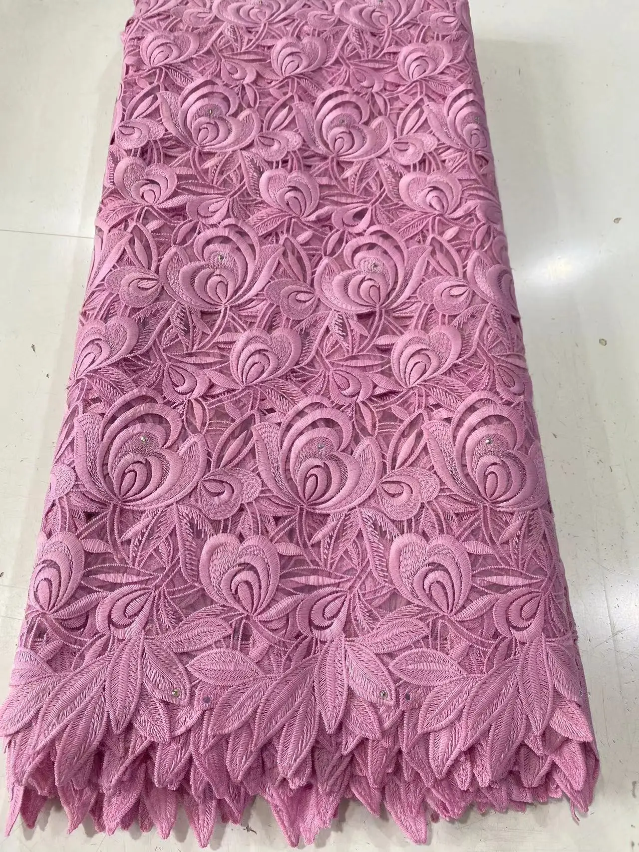 

Оптовая продажа, уникальная мягкая ручная работа, тюлевое кружево, однотонное вышитое французское кружево, африканская свадебная сетчатая ткань, высочайшее качество