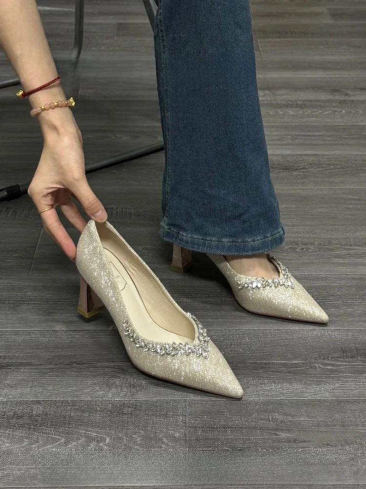 

Потрясающие хрустальные туфли на высоком каблуке с заостренным носком, модные, на тонком каблуке, красивые свадебные туфли, универсальные, элегантные, женственные, во французском стиле
