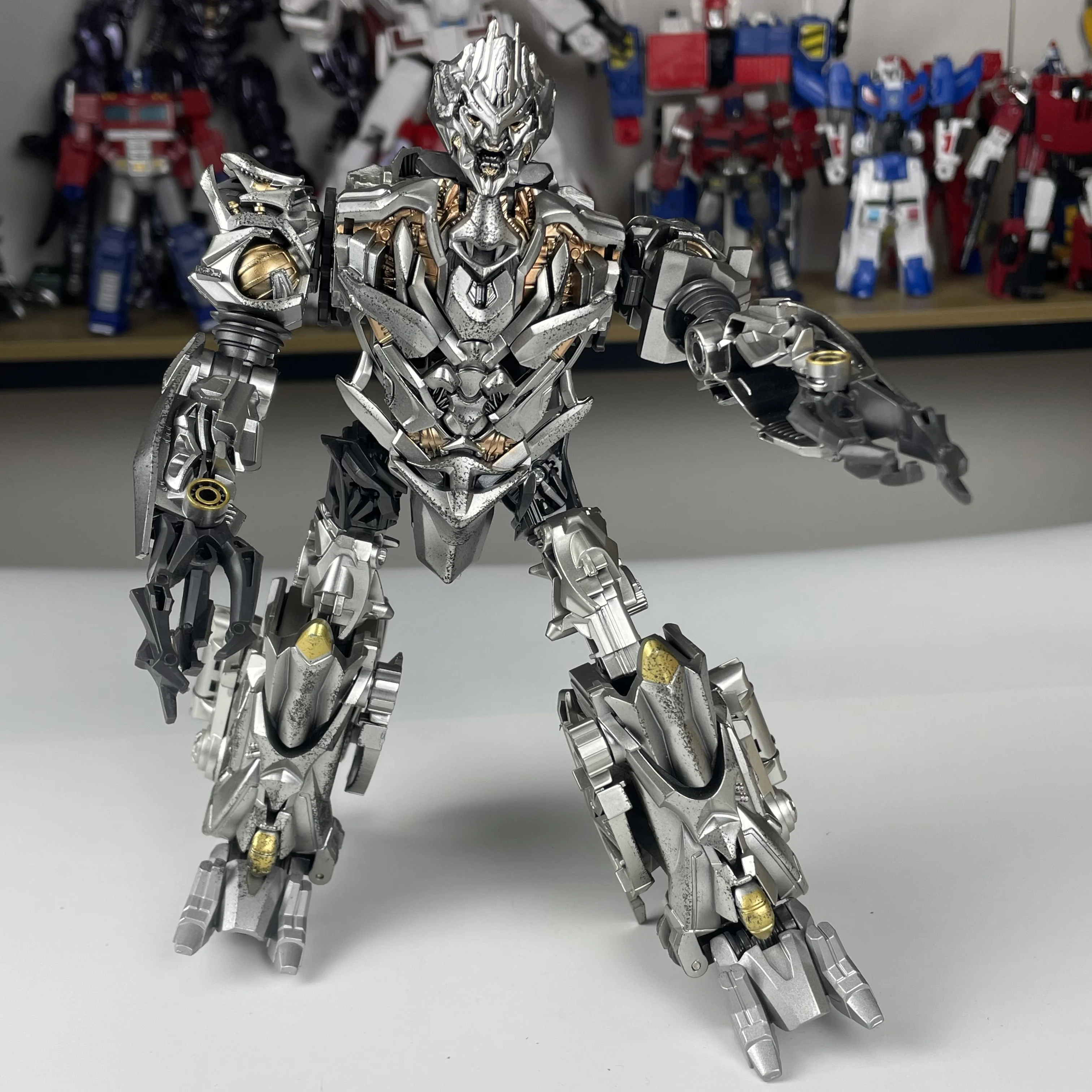 Baiwei  TW1023  20CM  Mega Galvatron KO SS54 Megotron Deformation Car Robot Alloy Anime Action Figure Toys