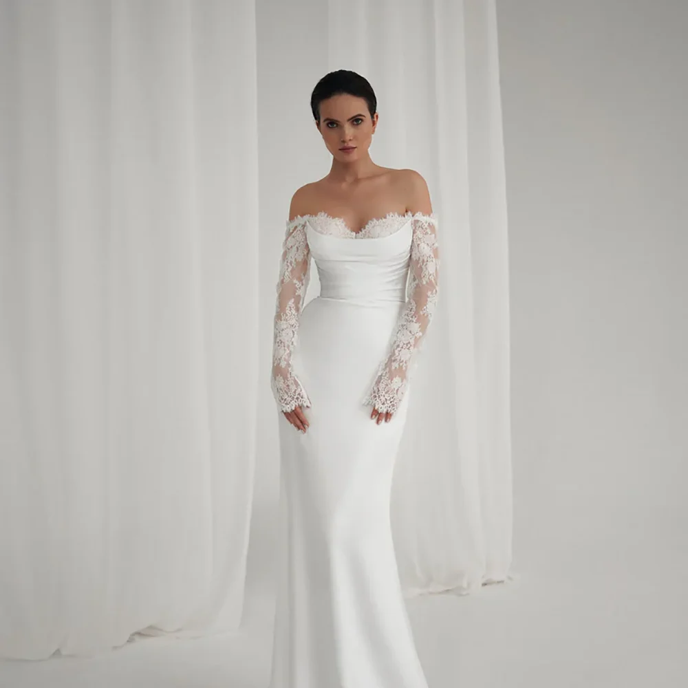Schulterfreies Satin-Meerjungfrauen-Brautkleid mit Spitze, langen Ärmeln, Sweetheart-Ausschnitt, schlichtem Rücken, maßgeschneidertes Brautkleid, bodenlang