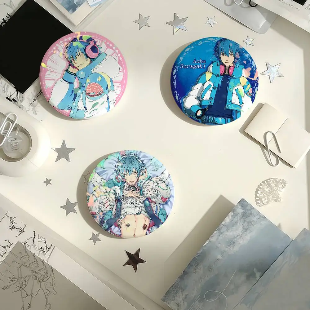 Pin Creativo con Insignia Láser de Aoba Seragaki del Juego DRAMAtical Murder, Broche para Bolsas, Ropa, Sombreros, Decoración, Regalos para Fans y Coleccionistas