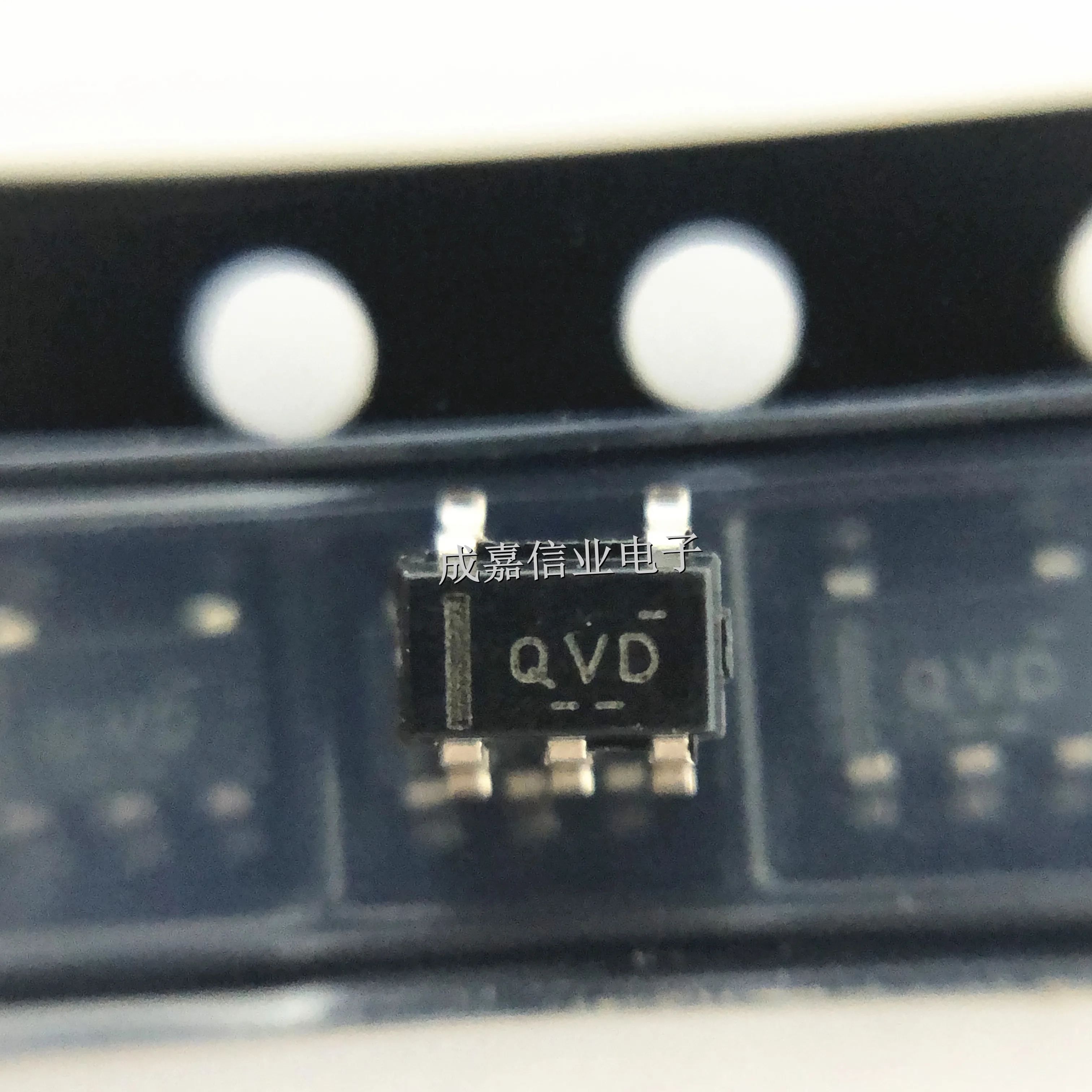 

10 шт./лот TLV70233DBVR SOT-23-5 МАРКИРОВКА; Регуляторы напряжения QVD LDO 3,3 В 300 мА Рабочая температура:- 40 C-+ 125 C