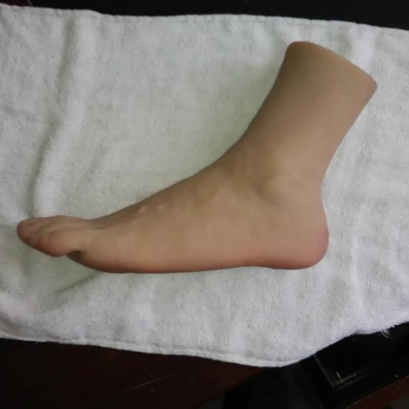 Male Silicone Foot Model Realistic Dark Color Lifelike Foot Sculpture for Photography Display Props Fake Nail Art DIY 4302
