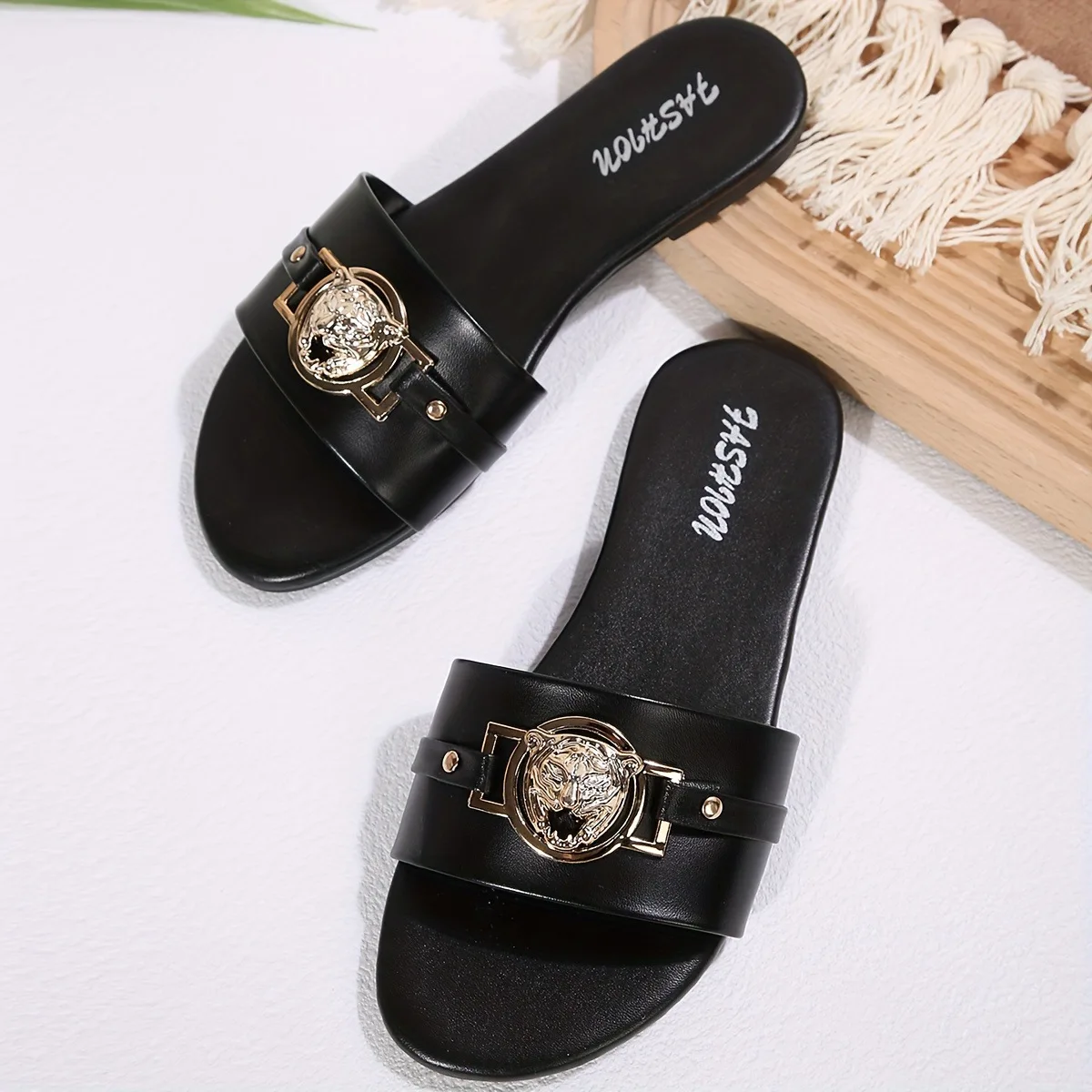 Lion Head New Style Damenschuhe – Modische Flip-Flops – Klassischer Stil – Vielseitig – Einfarbig – Metalldekor – Runde Zehenpartie – Fla – Detail 4