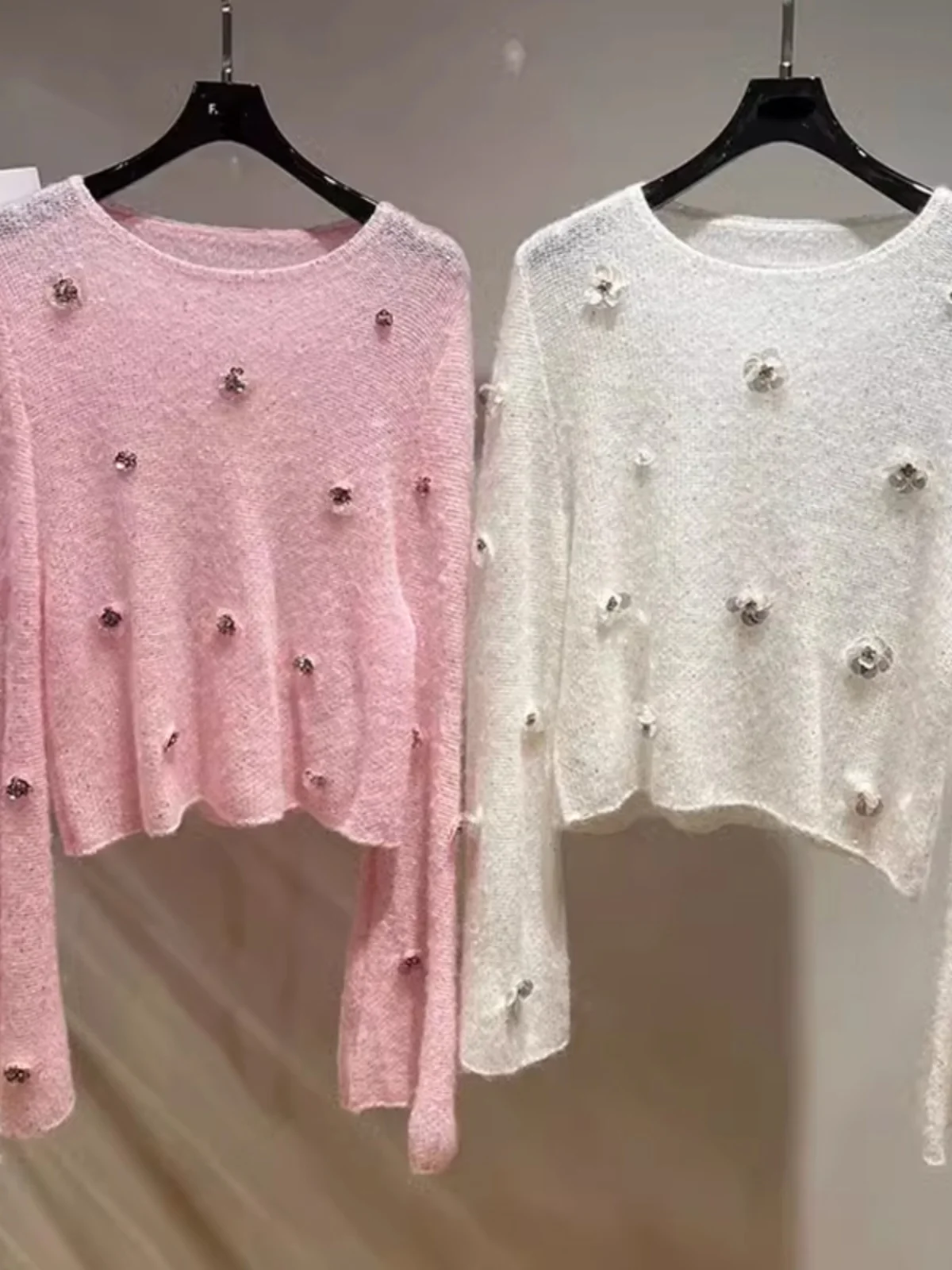 

Весна 2026: Женский вязаный свитер с круглым вырезом, тяжелой вышивкой, ручной вышивкой бисером, коротким рукавом, из шерсти альпака, в корейском стиле, свободного кроя.