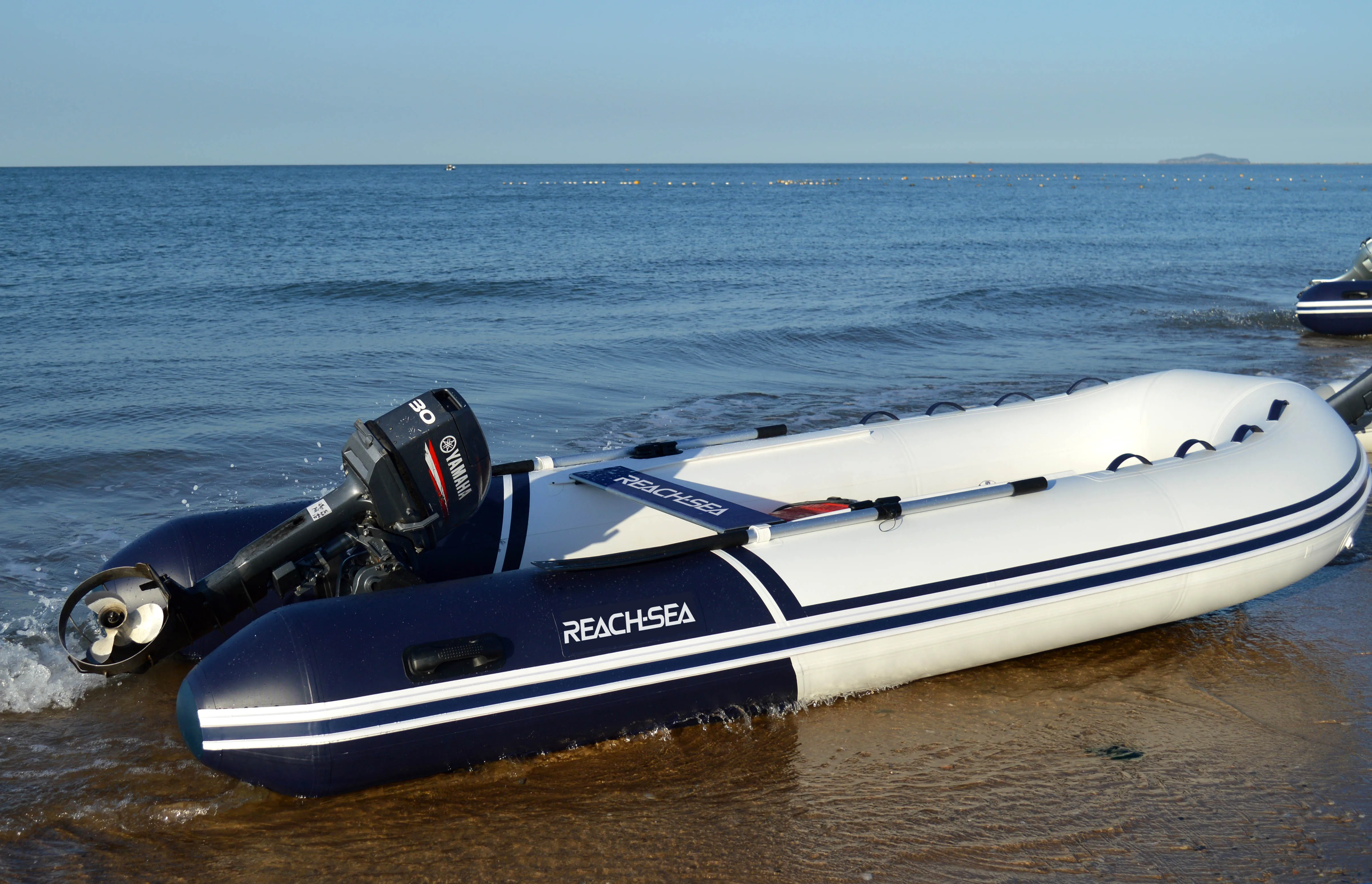 Barco de pesca inflable de velocidad anticolisión de PVC CE 420cm para deportes acuáticos suelo de aluminio recreación a la deriva al aire libre