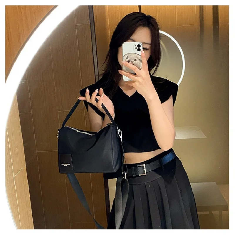 

Unique Leisure Business Messenger Bag for Women Elegant and Trendy with Large Capacity Best Superstar Show